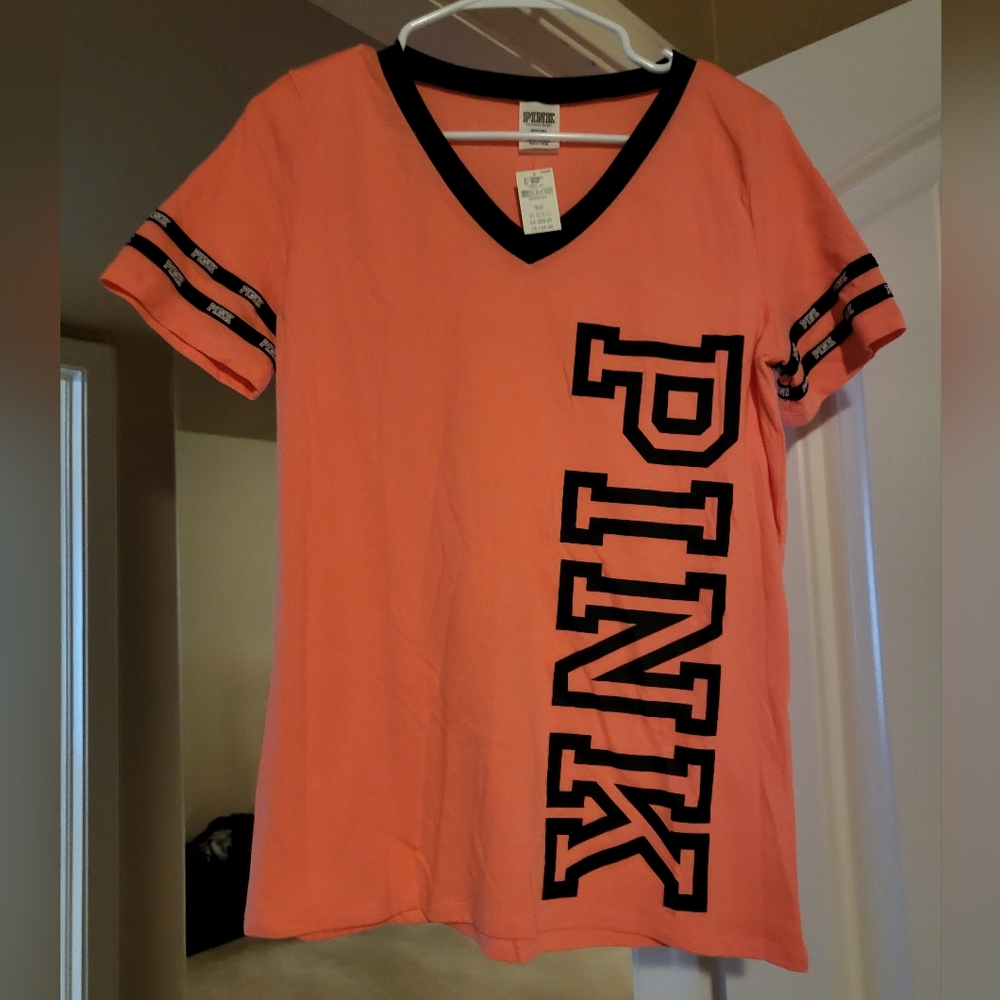 VS Pink logo shirt